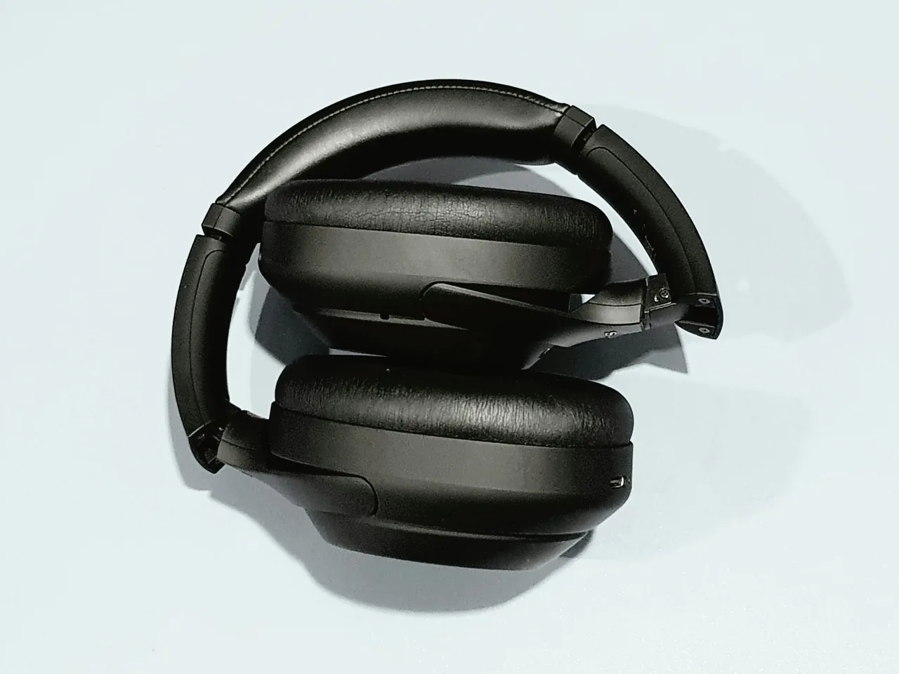 Иллюстрация модели: Sony WH-1000XM4