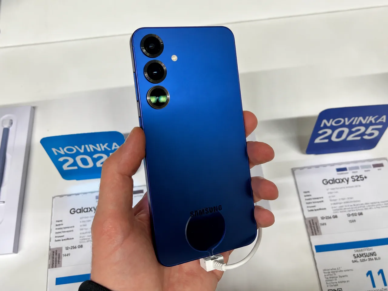 Иллюстрация модели: Samsung Galaxy S25+