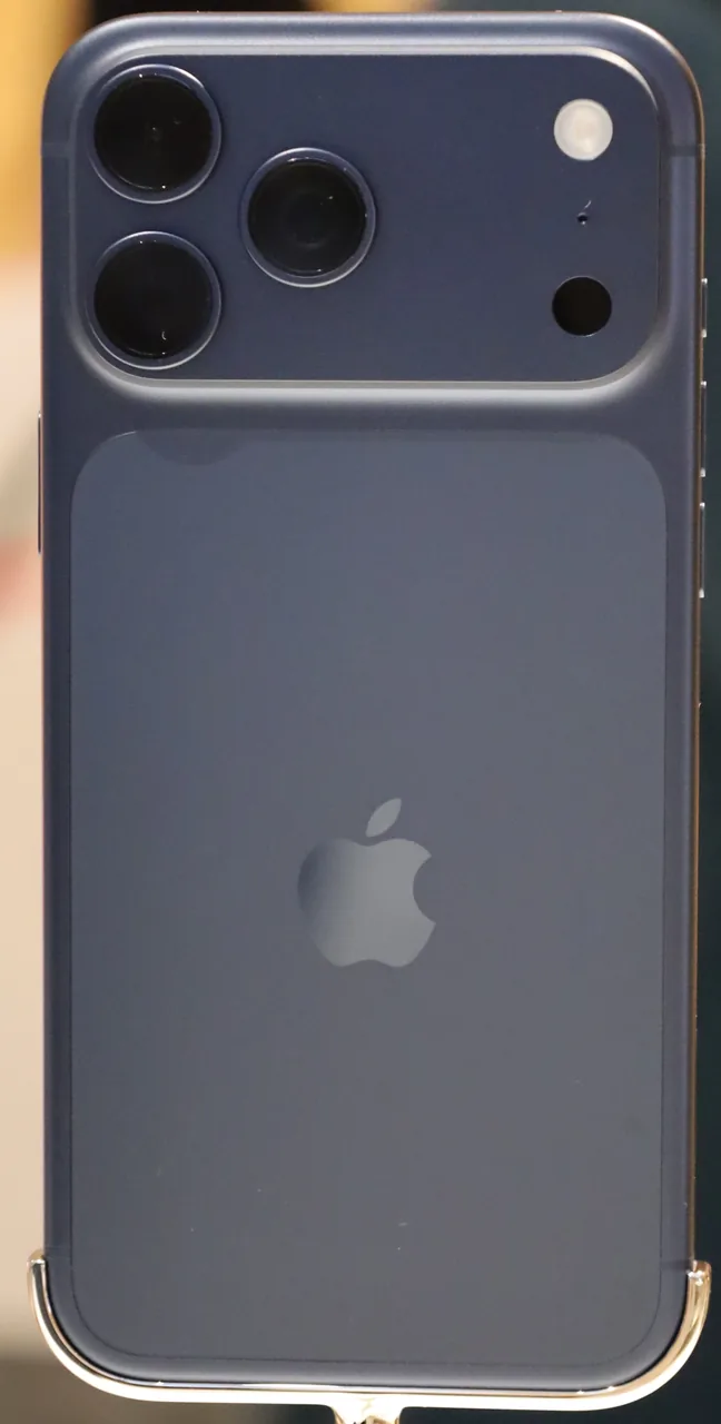 Иллюстрация модели: Apple iPhone17 Pro Max